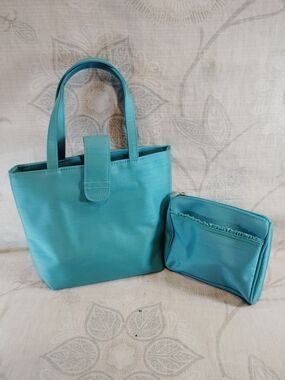 Estee Lauder Teal Tote with Matching Pouch